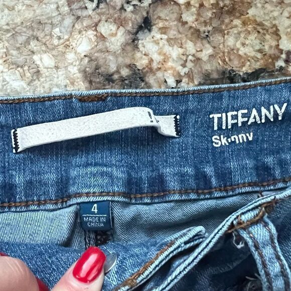 Tiffani Jean - Picture 7 of 10